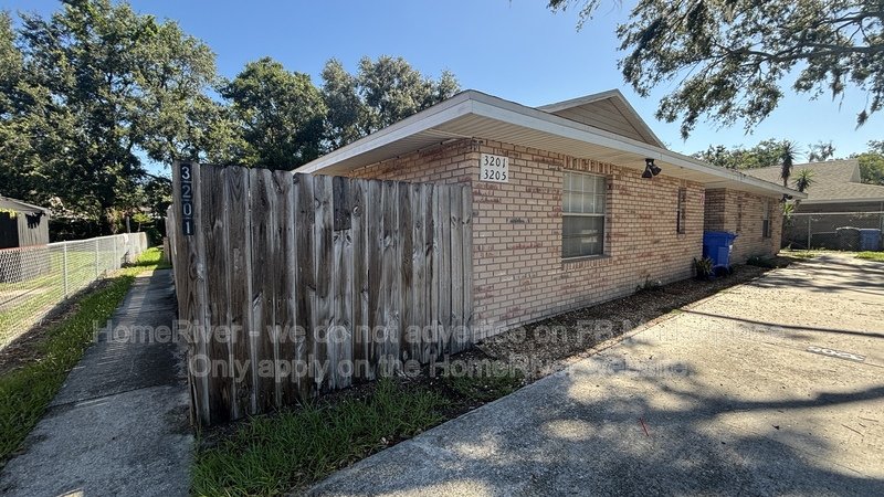 Move In Ready!- 3201 Bloomingdale Villas Ct. property image