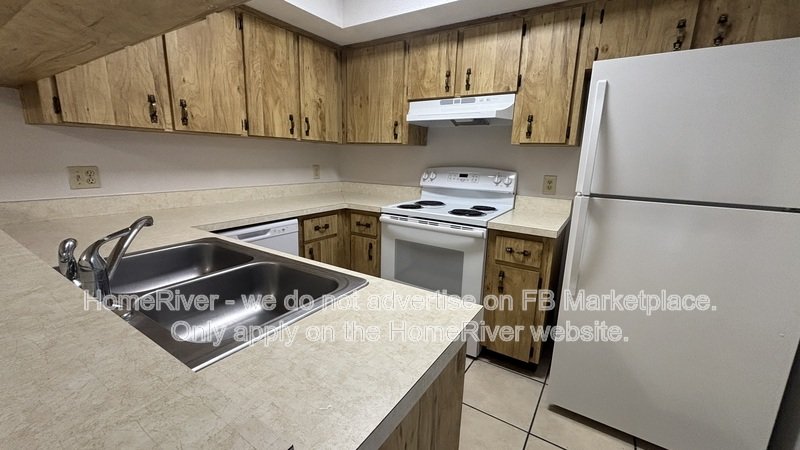Move In Ready!- 3201 Bloomingdale Villas Ct. property image