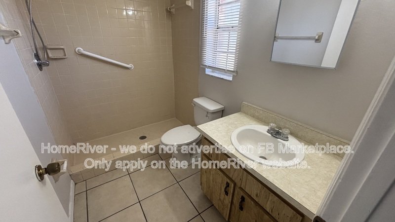 Move In Ready!- 3201 Bloomingdale Villas Ct. property image