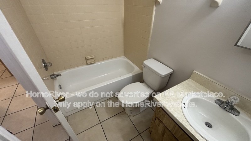 Move In Ready!- 3201 Bloomingdale Villas Ct. property image