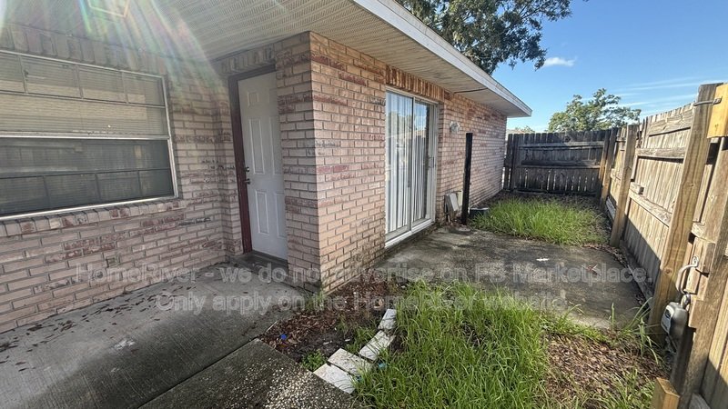 Move In Ready!- 3201 Bloomingdale Villas Ct. property image