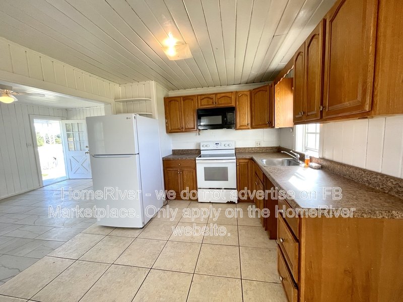 Available Now - 425 South Blvd E property image