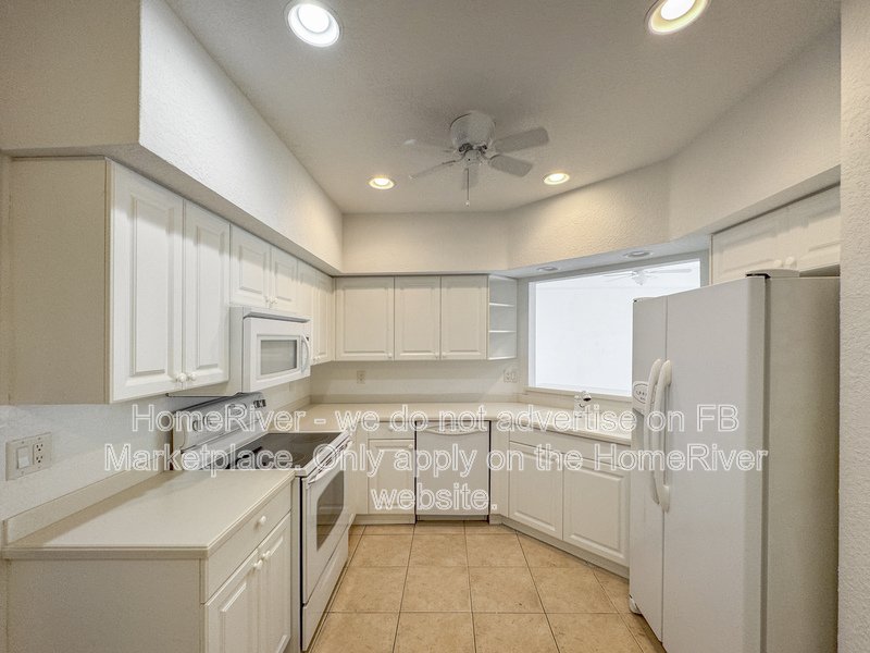 Move In Ready! - 7261 Fountain Palm Circle Bradenton, FL 34203 property image