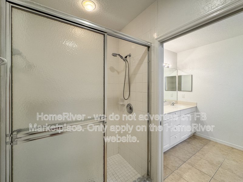 Move In Ready! - 7261 Fountain Palm Circle Bradenton, FL 34203 property image