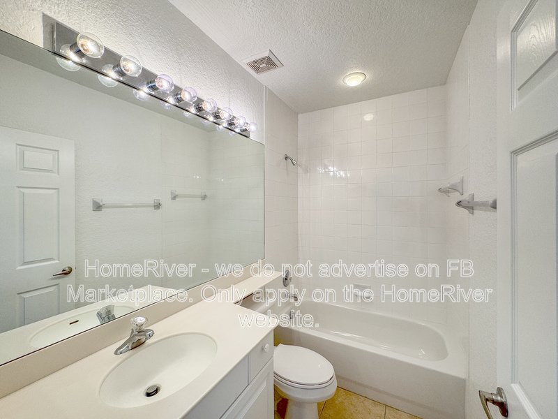 Move In Ready! - 7261 Fountain Palm Circle Bradenton, FL 34203 property image