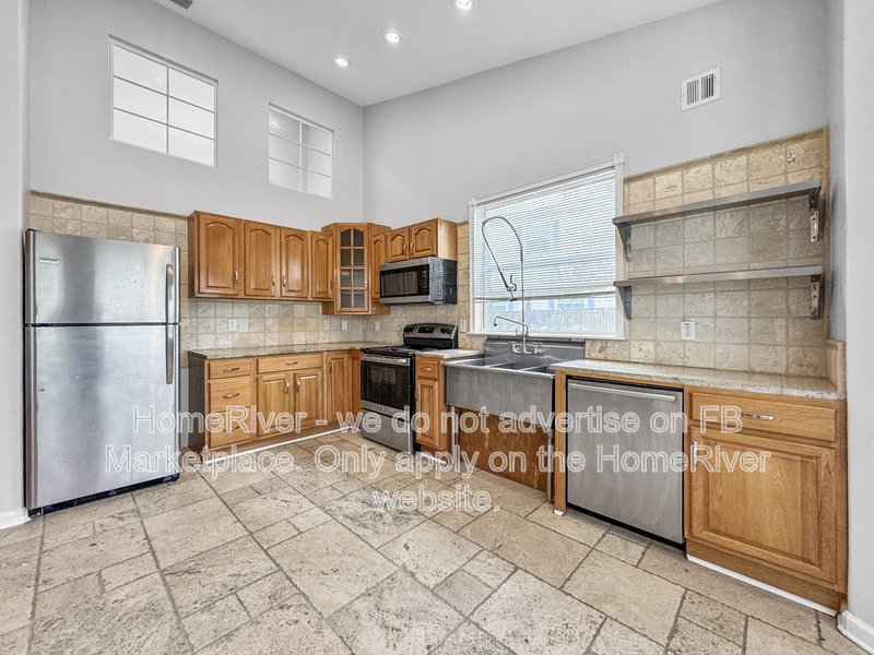 Available Now! Amazing 3 bed 2 bath home! property image