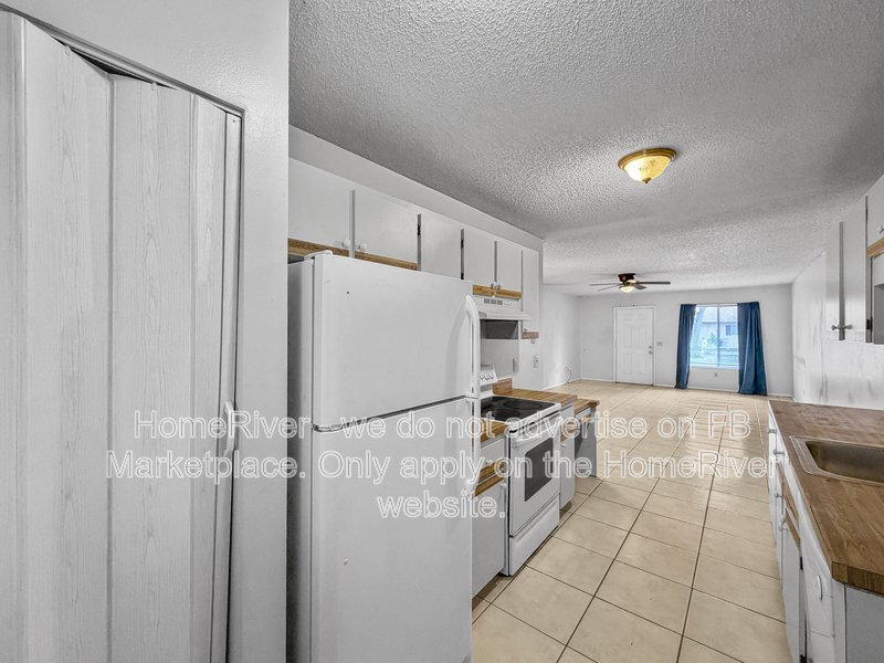 Apply Now!!! 459 E ROSEWOOD LN UNIT 157 property image
