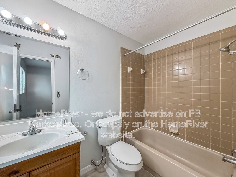 Available Now | Pets Welcome | 4 beds | Screened in Lanai property image