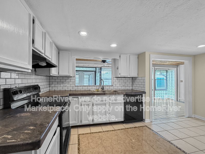 8163 Village Green Rd Orlando, FL 32818 property image