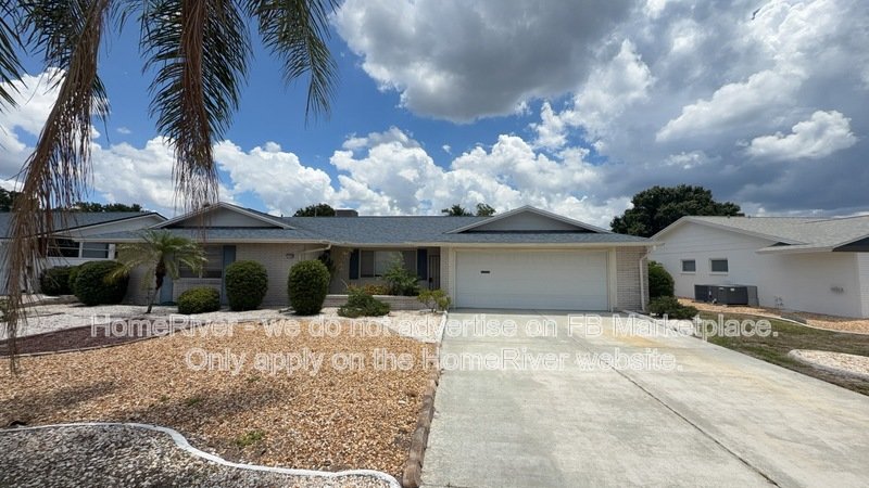 3BR Golf Course Home in 55+ Sun City Center | Lawn Care Included property image