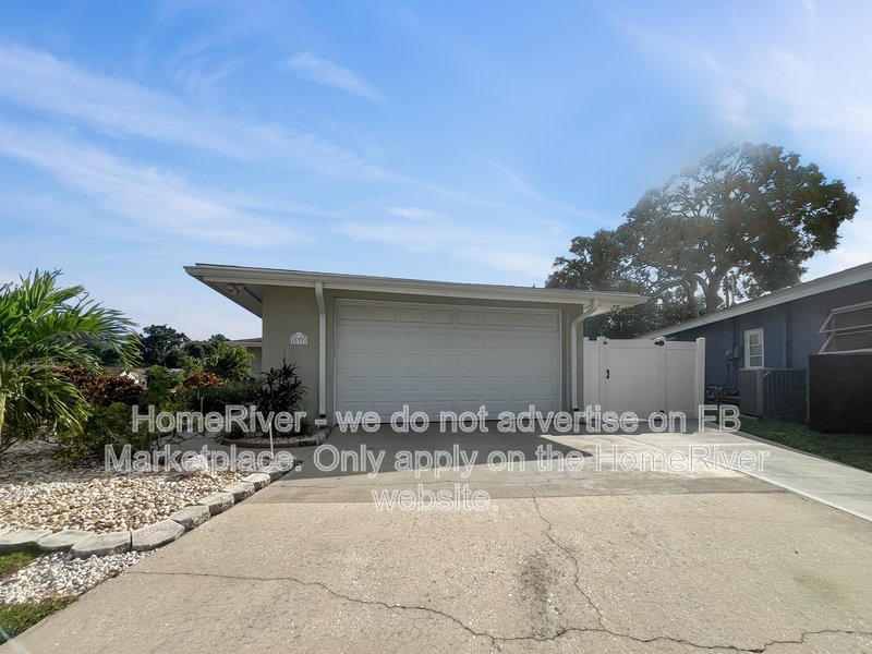 Move In Ready! - 10371 SILHAVY DR, LARGO FL 33774 property image