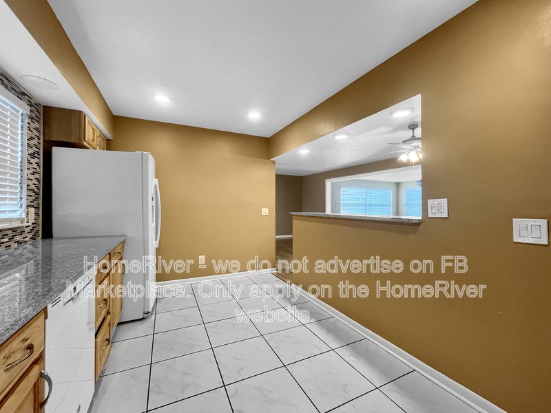 Move In Ready! - 10371 SILHAVY DR, LARGO FL 33774 property image