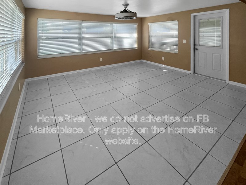 Move In Ready! - 10371 SILHAVY DR, LARGO FL 33774 property image