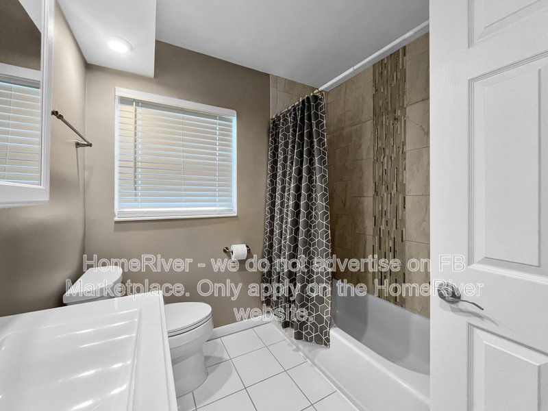 Move In Ready! - 10371 SILHAVY DR, LARGO FL 33774 property image