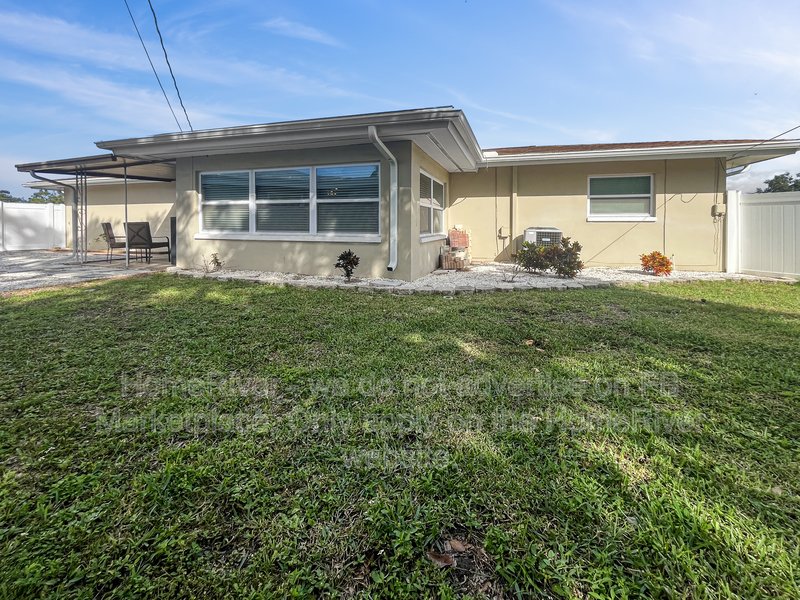 Move In Ready! - 10371 SILHAVY DR, LARGO FL 33774 property image