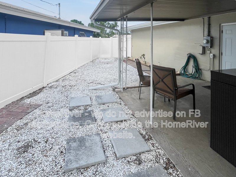 Move In Ready! - 10371 SILHAVY DR, LARGO FL 33774 property image