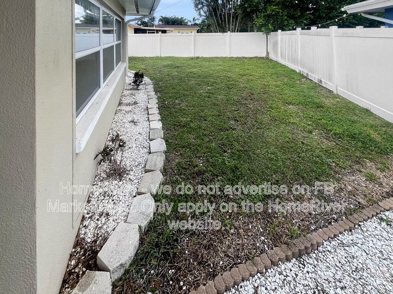 Move In Ready! - 10371 SILHAVY DR, LARGO FL 33774 property image