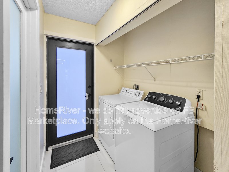 Move In Ready! -  2455 W Palm Dr. Tampa, FL 33629 property image