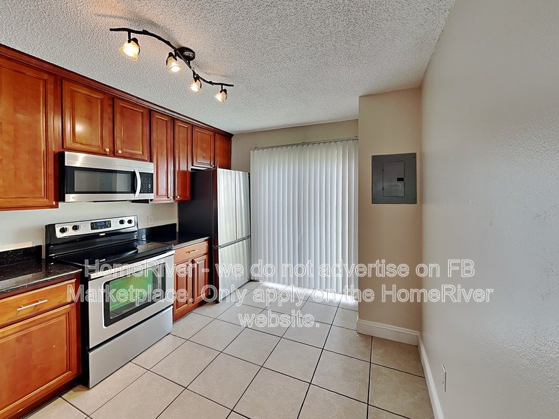 Available Now - 3651 N Goldenrod Rd. F11 property image