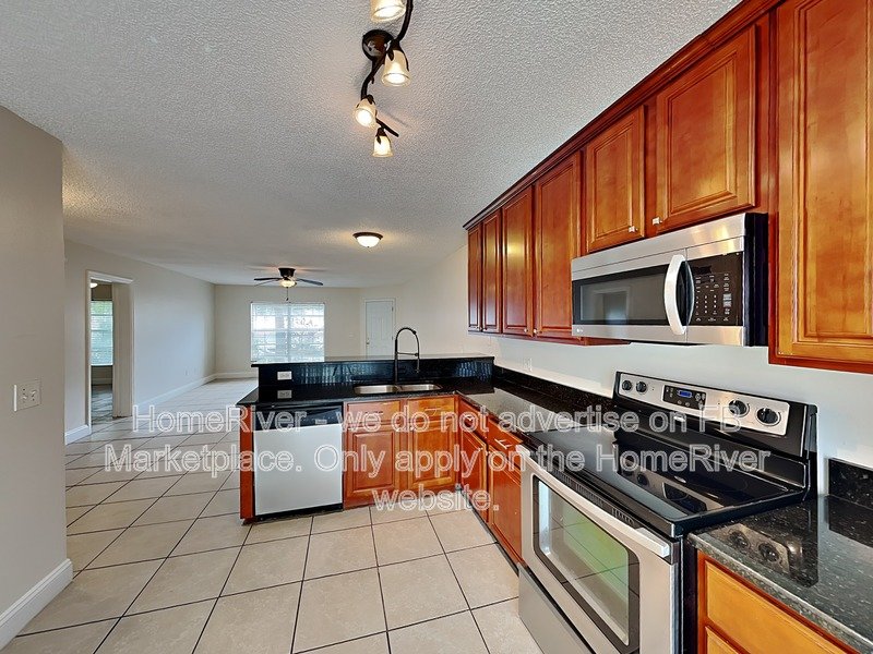 Available Now - 3651 N Goldenrod Rd. F11 property image