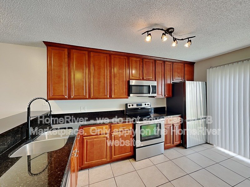 Available Now - 3651 N Goldenrod Rd. F11 property image