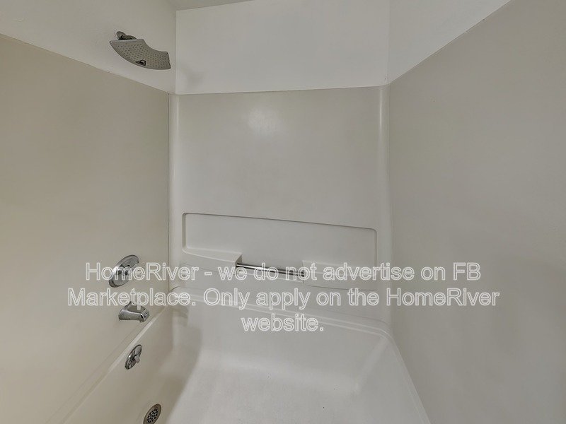 Available Now - 3651 N Goldenrod Rd. F11 property image