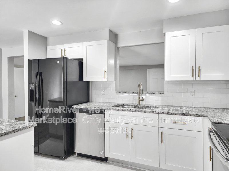 Available Now! 2120 Catalina Dr, Clearwater FL 33764 property image