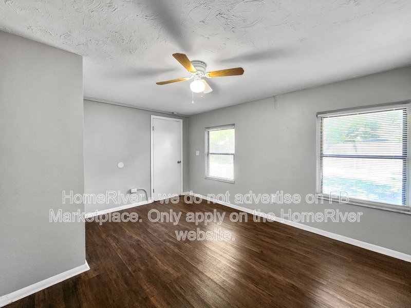 Available Now! 2120 Catalina Dr, Clearwater FL 33764 property image