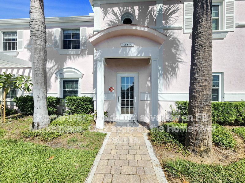 Move In Ready! - 215 Seahorse Dr SE Apt C Saint Petersburg, FL 33705 property image