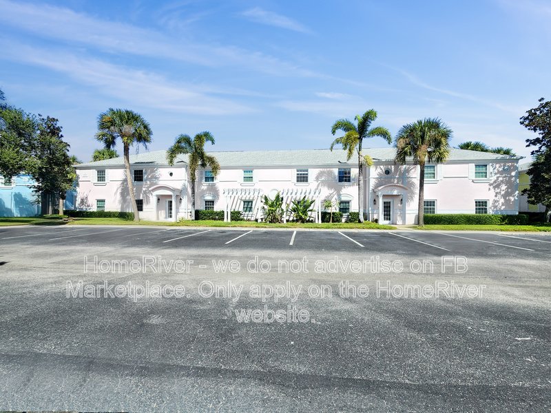 Move In Ready! - 215 Seahorse Dr SE Apt C Saint Petersburg, FL 33705 property image