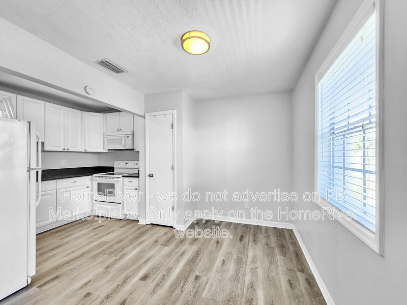 Move In Ready! - 215 Seahorse Dr SE Apt C Saint Petersburg, FL 33705 property image