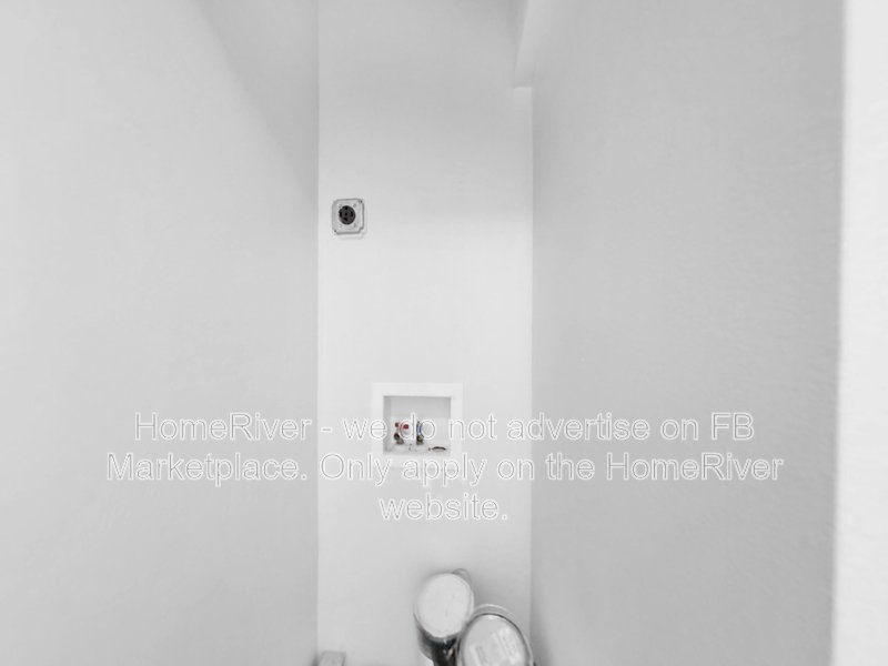 Move In Ready! - 215 Seahorse Dr SE Apt C Saint Petersburg, FL 33705 property image