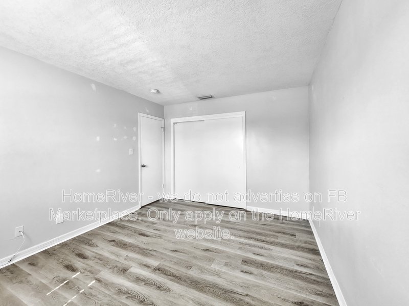 Move In Ready! - 215 Seahorse Dr SE Apt C Saint Petersburg, FL 33705 property image