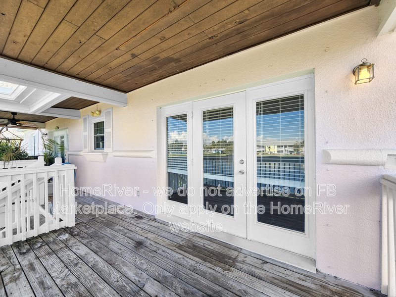 Move In Ready! - 215 Seahorse Dr SE Apt C Saint Petersburg, FL 33705 property image