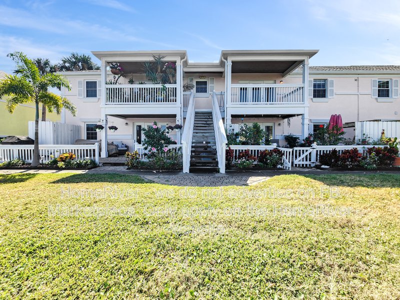 Move In Ready! - 215 Seahorse Dr SE Apt C Saint Petersburg, FL 33705 property image