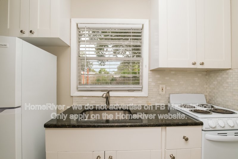 Available Now! 1203 1/2 Sheridan Rd, Clearwater FL 33755 property image