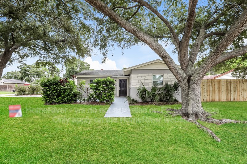 Available Now! 779 Lynndale Dr N, St Petersburg FL 33703 property image