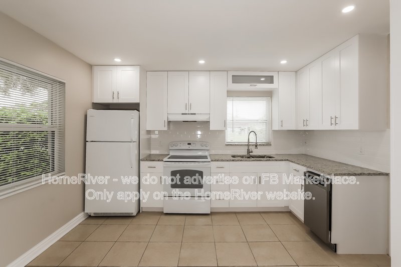 Available Now! 779 Lynndale Dr N, St Petersburg FL 33703 property image