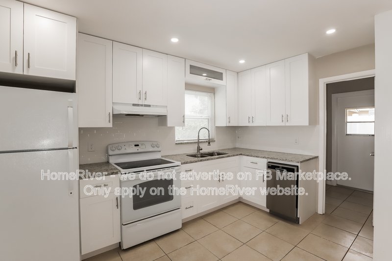 Available Now! 779 Lynndale Dr N, St Petersburg FL 33703 property image