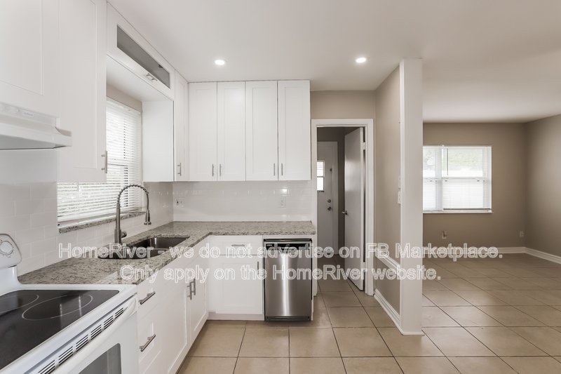 Available Now! 779 Lynndale Dr N, St Petersburg FL 33703 property image