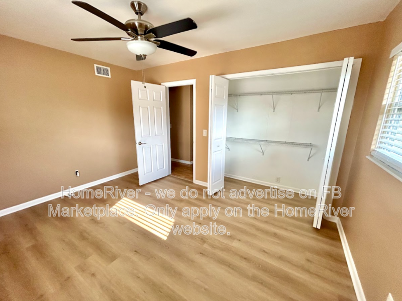 Move In Ready! - 10371 SILHAVY DR, LARGO FL 33774 property image