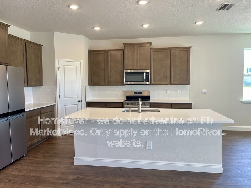 Available Now! - 2333 STRATTEN DR, ZEPHYRHILLS, FL property image