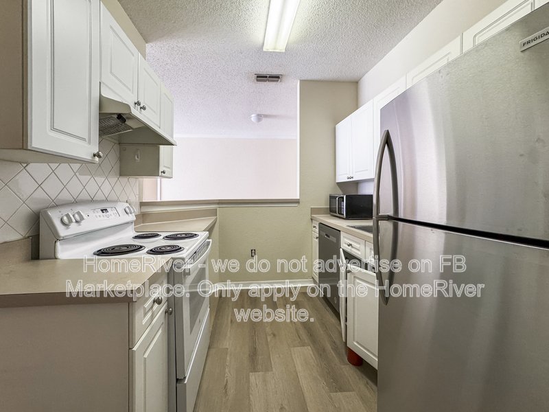 Move in Ready! 18001 Richmond Place Dr Apt 822 property image