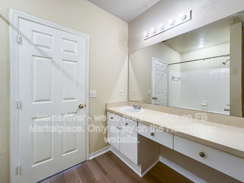Move in Ready! 18001 Richmond Place Dr Apt 822 property image