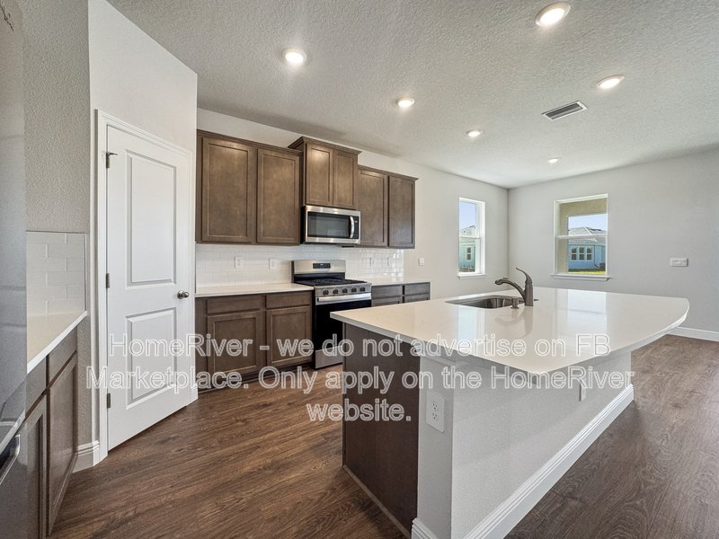 Available Now! - 2333 STRATTEN DR, ZEPHYRHILLS, FL property image