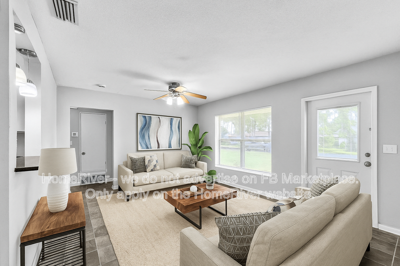 Available Now! 10849 60th Ave, Seminole FL 33772 property image