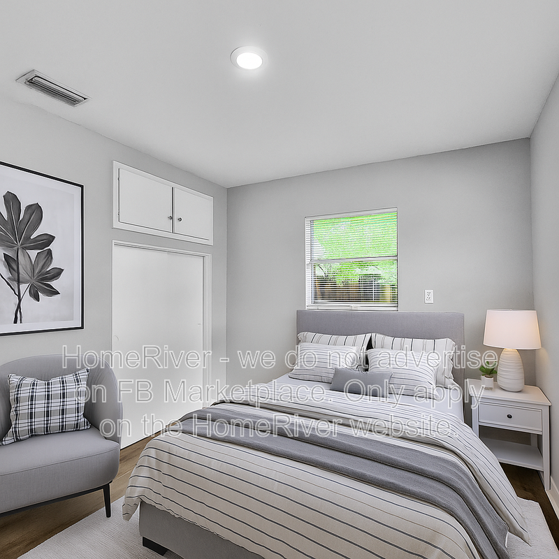 Available Now! 10849 60th Ave, Seminole FL 33772 property image