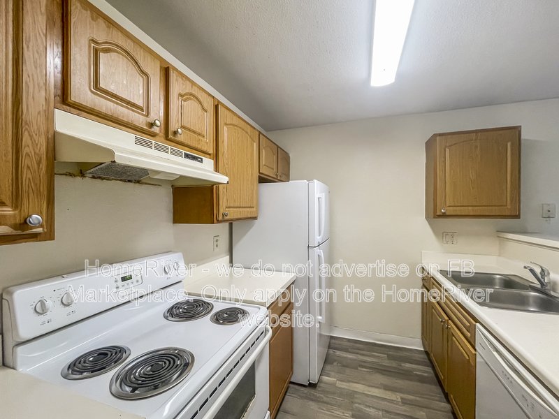 Move In Ready!-4716 Walden Cir Unit 1617 Orlando FL 32811 property image