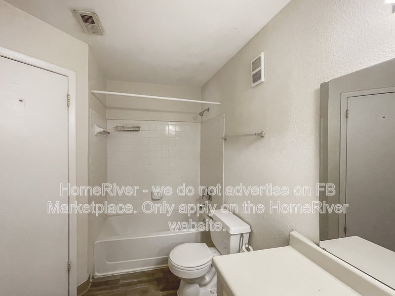 Move In Ready!-4716 Walden Cir Unit 1617 Orlando FL 32811 property image