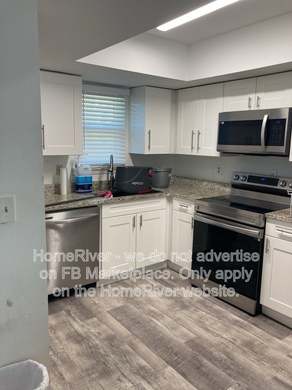 Move In Ready! - 9911 46TH AVE W UNIT A, BRADENTON FL 34210 property image